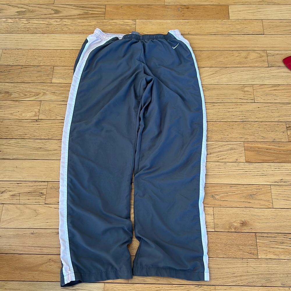 𝅺NIKE grey pink and white lined track pants size L (12-14)